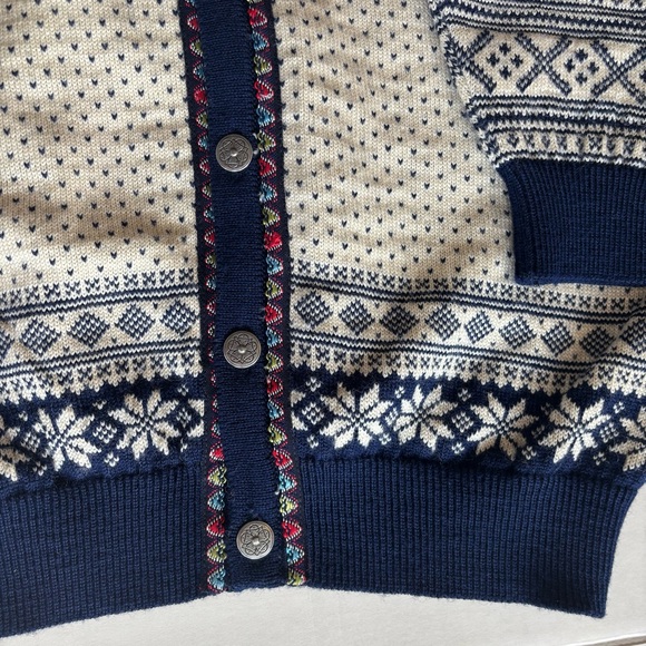Dale of Norway
🇳🇴Nordic fair aisle wool Sweater🇳🇴
Navy and Cream Cardigan - Picture 8 of 13